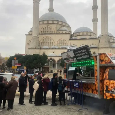 Hayır Lokması Hizmeti İstanbul – Lokmacı Arabası ile Dağıtım
