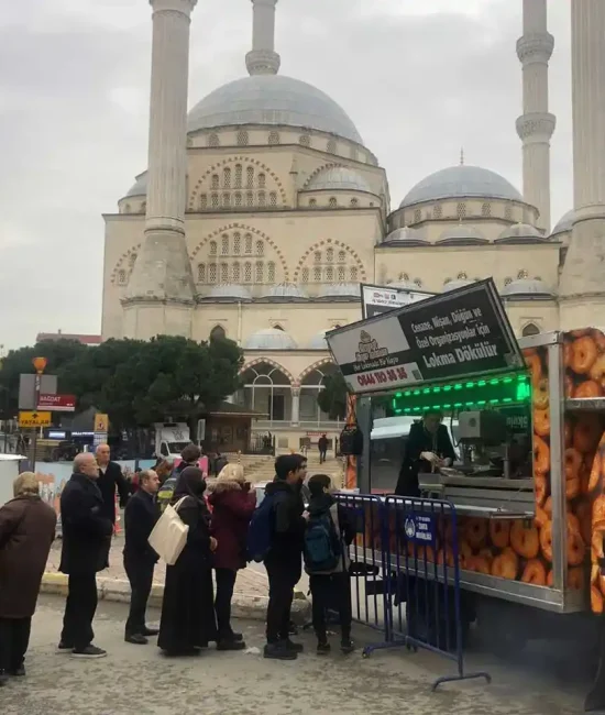 Hayır Lokması Hizmeti İstanbul – Lokmacı Arabası ile Dağıtım