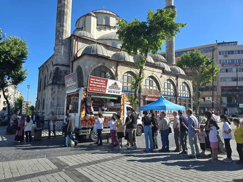 İstanbul Lokmacı – Mobil Lokma Arabası ile Hayır Lokması